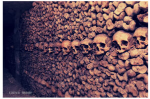 パリのカタコンベ、背筋も凍る地下墳墓
